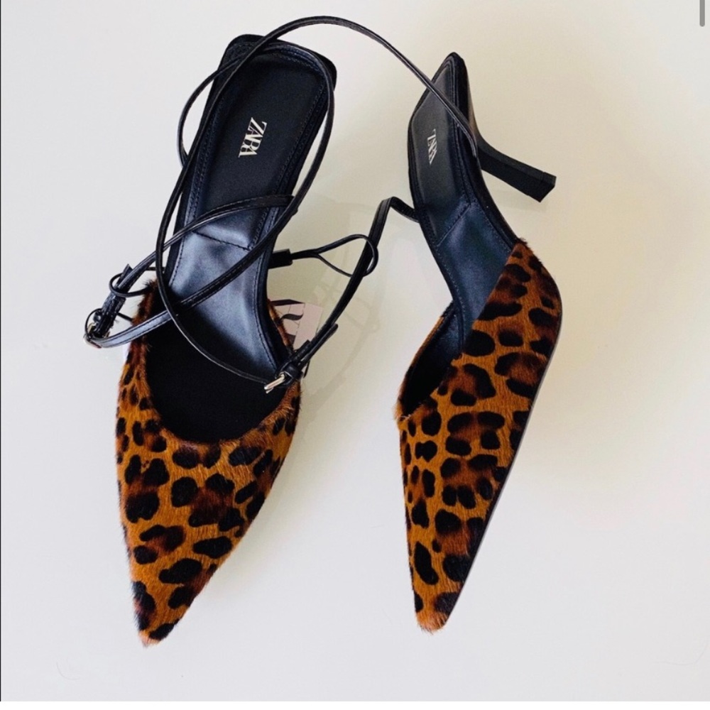 Animal print heeled leather shoes